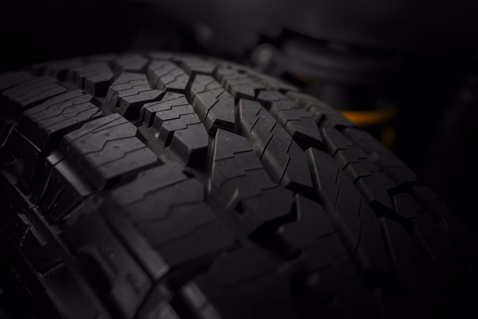 Rines 18" negro brillante